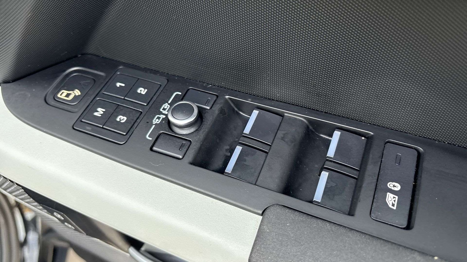 Used Land Rover Defender 2022 for sale - 77051393: Photo 25