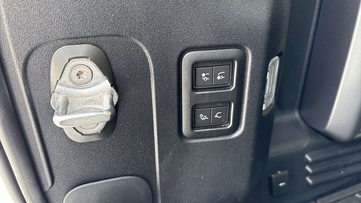 Used Land Rover Defender 2022 for sale - 77051393: Photo 34