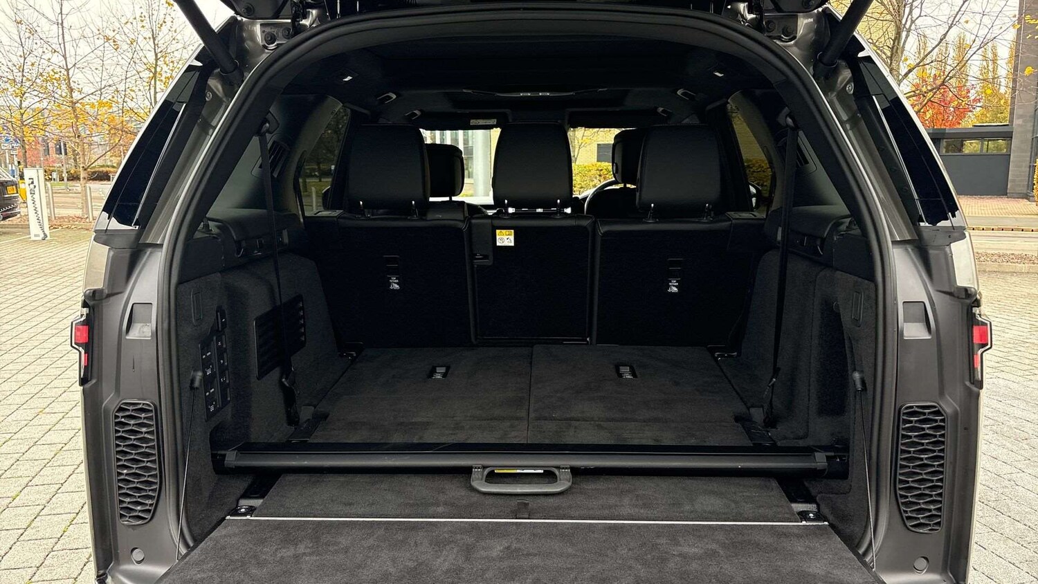 Used Land Rover Discovery 2025 for sale - 76421248: Photo 10