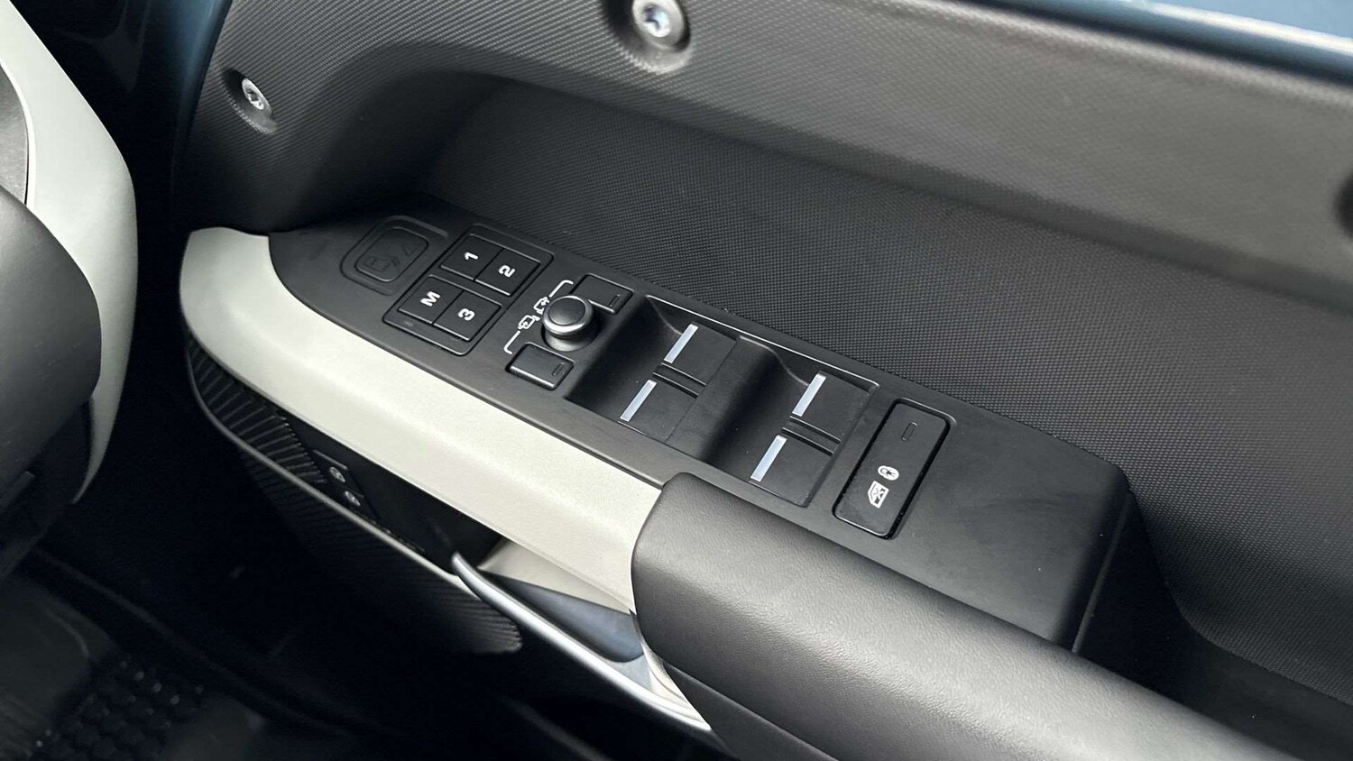 Used Land Rover Defender for sale - 77011176: Photo 25