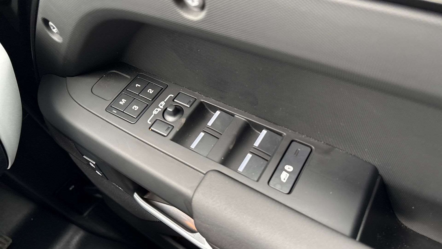 Used Land Rover Defender 2025 for sale - 77270255: Photo 25