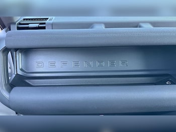 Land Rover - Defender