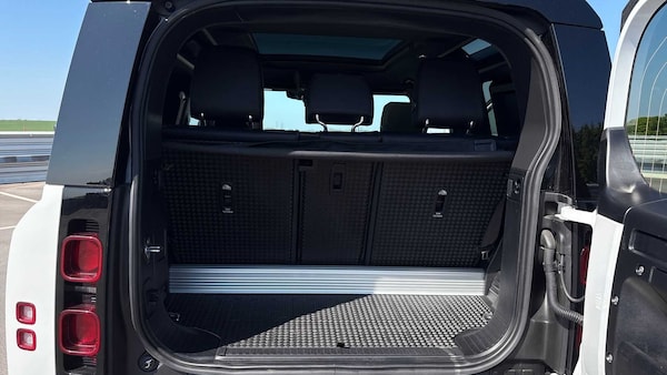 Used Land Rover Defender 2023 for sale - 76218317: Photo 31