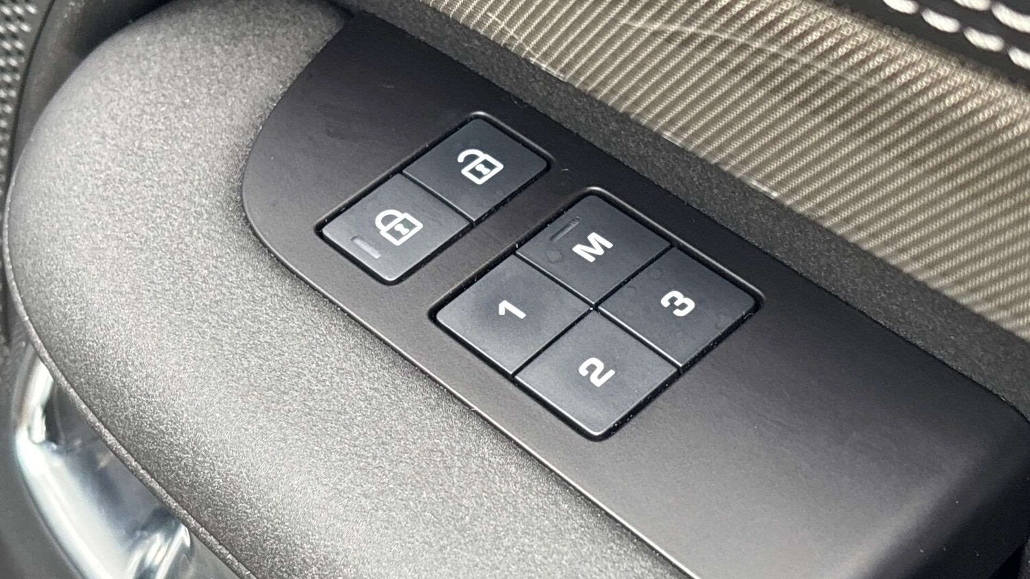 Used Land Rover Discovery 2023 for sale - 77472473: Photo 25