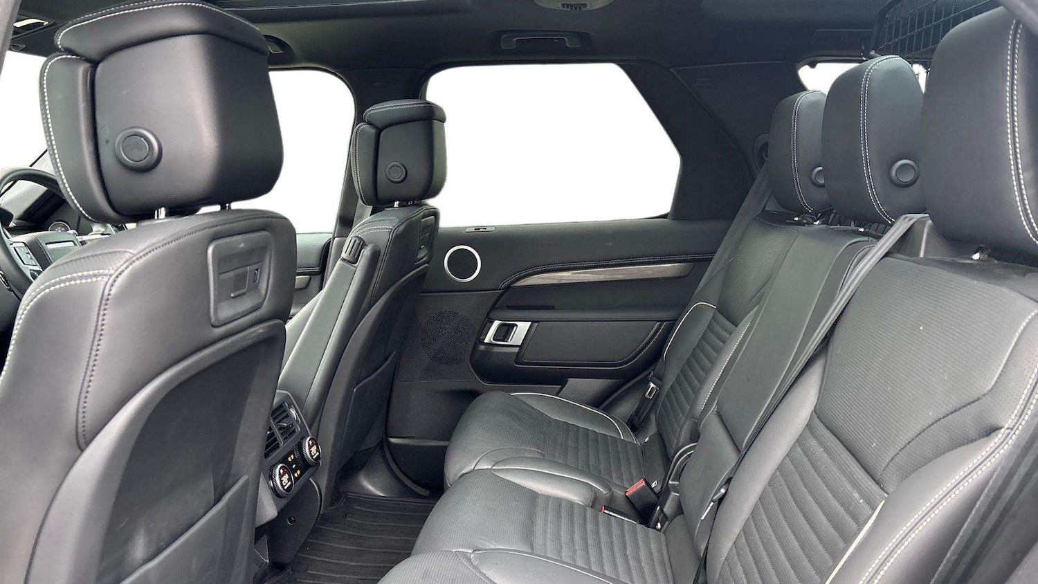 Used Land Rover Discovery 2023 for sale - 77472473: Photo 4