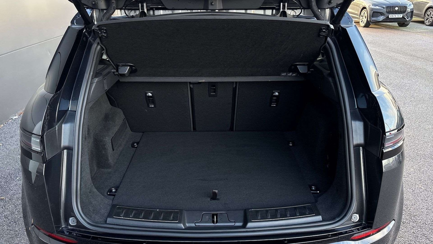 Used Land Rover Range Rover Evoque 2025 for sale - 77443332: Photo 10