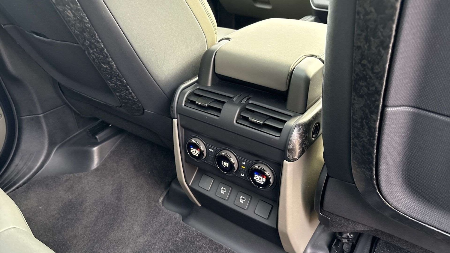 Used Land Rover Defender 2025 for sale - 76692012: Photo 18