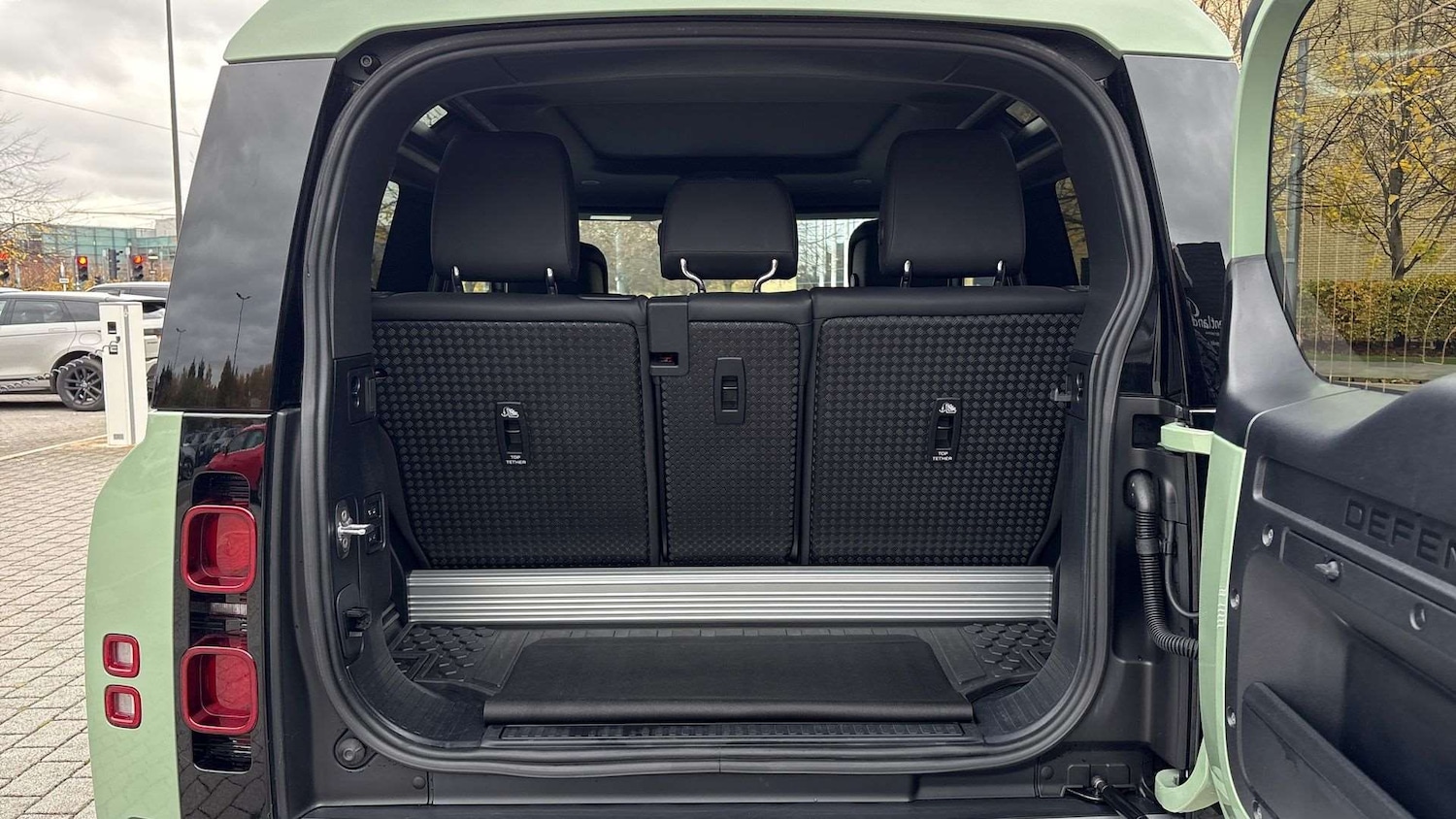 Used Land Rover Defender 2023 for sale - 76421266: Photo 10