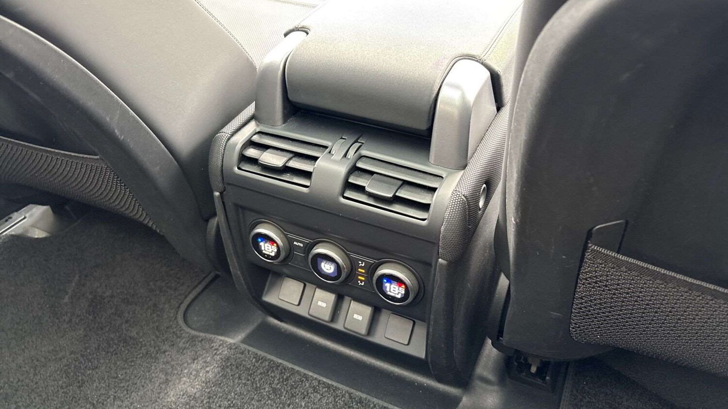 Used Land Rover Defender 2023 for sale - 76421266: Photo 18