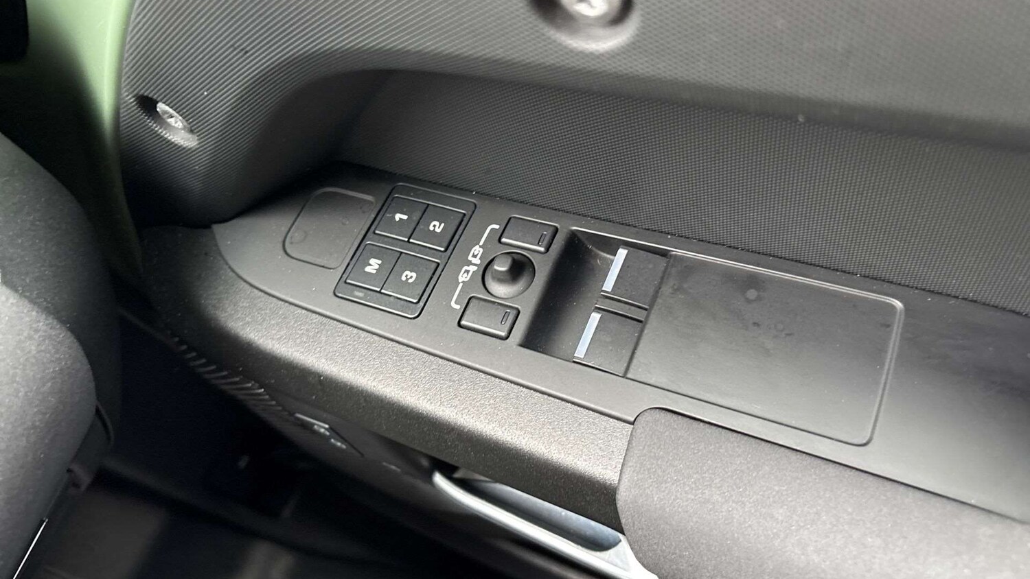 Used Land Rover Defender 2023 for sale - 76421266: Photo 25