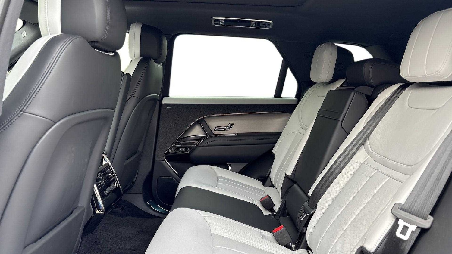 Used Land Rover Range Rover Sport 2025 for sale - 76373766: Photo 4