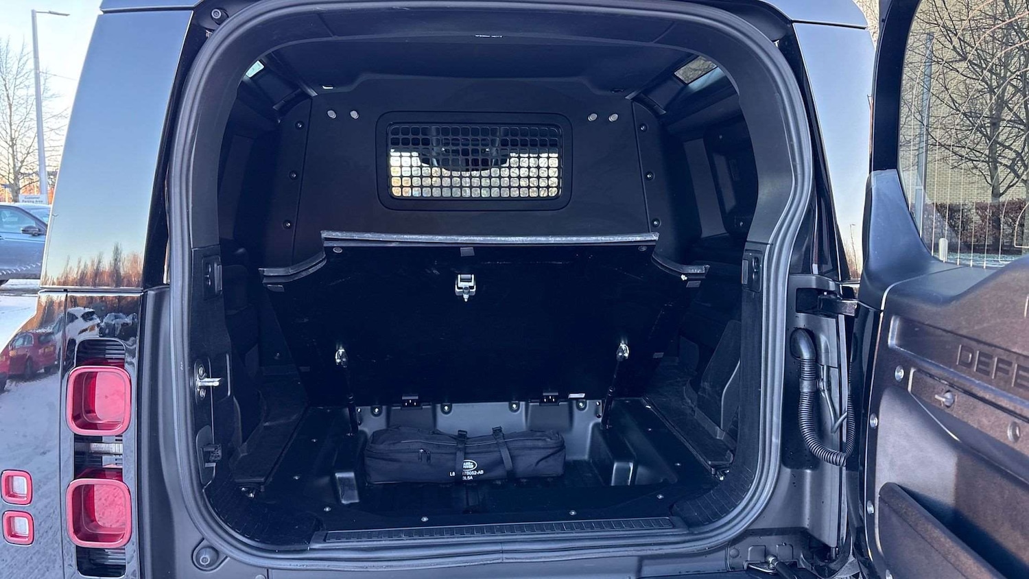 Used Land Rover Defender 90 2025 for sale - 77076635: Photo 10