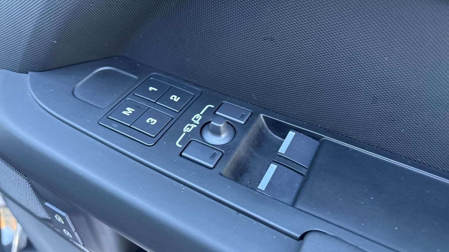 Used Land Rover Defender 90 2025 for sale - 77076635: Photo 25