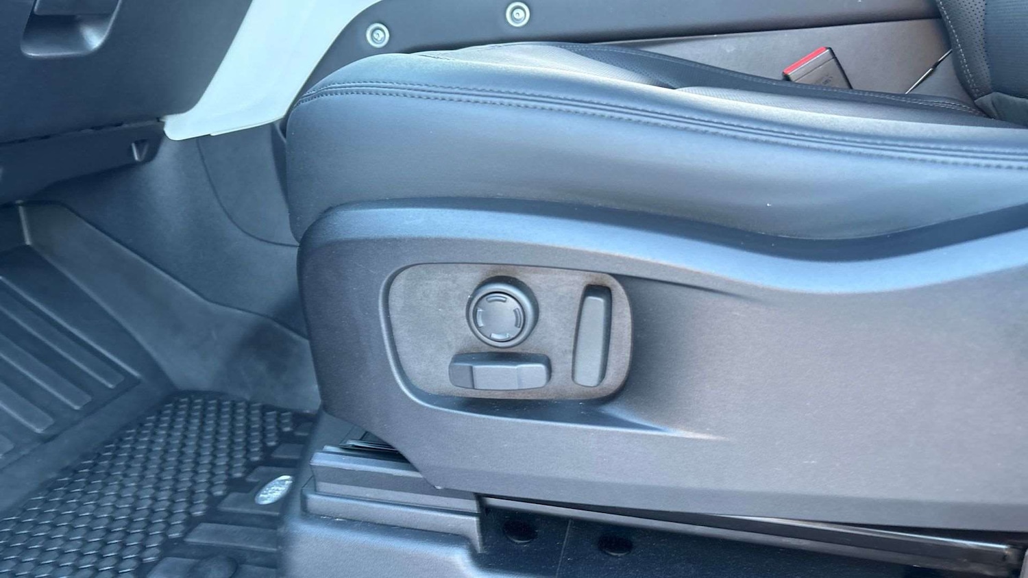 Used Land Rover Defender 90 2025 for sale - 77076635: Photo 35