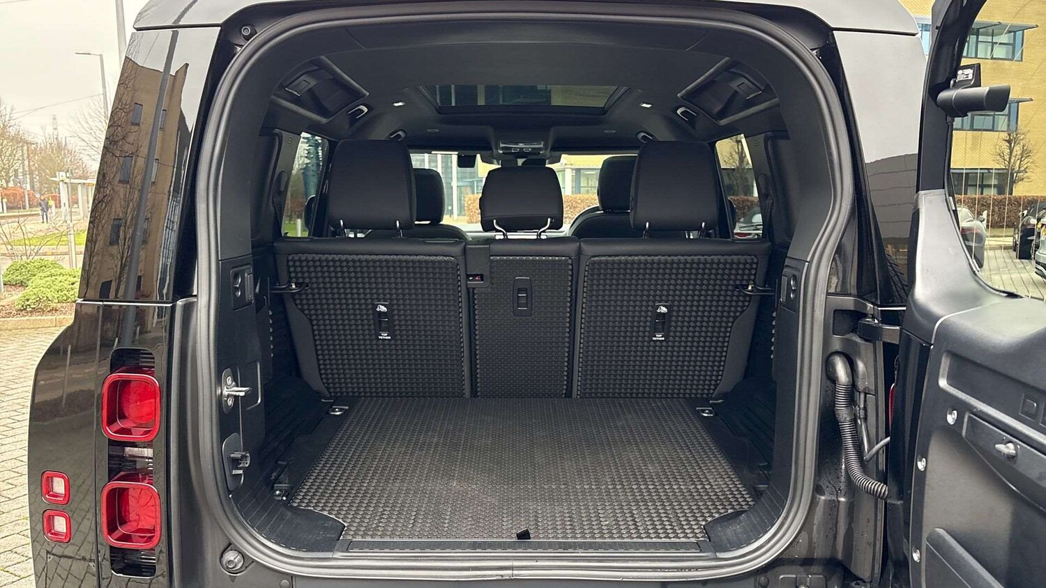 Used Land Rover Defender 2024 for sale - 77389878: Photo 10