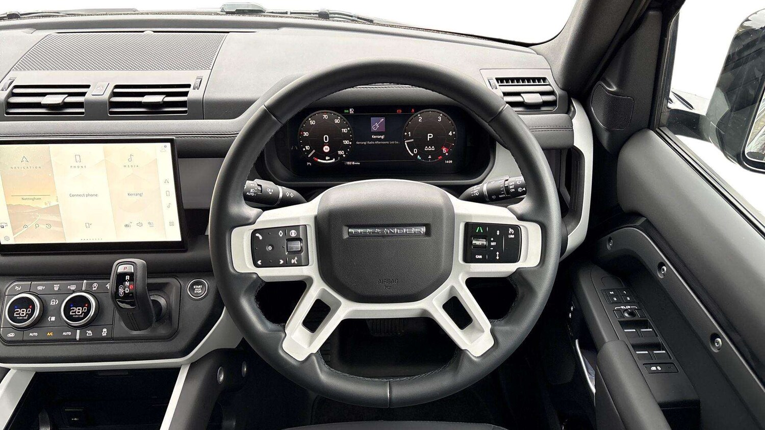 Used Land Rover Defender 2024 for sale - 77389878: Photo 15