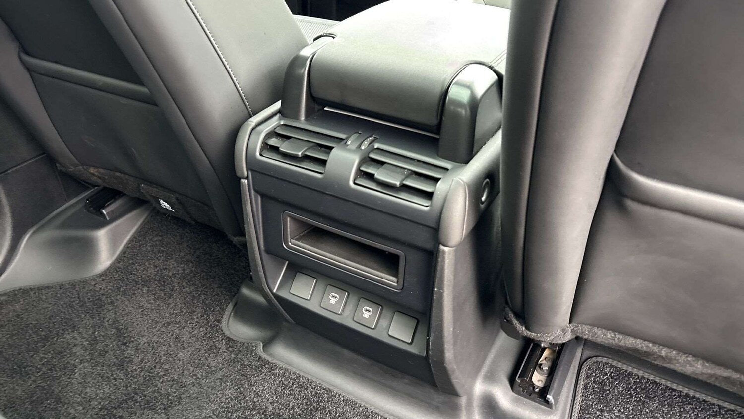 Used Land Rover Defender 2024 for sale - 77389878: Photo 18