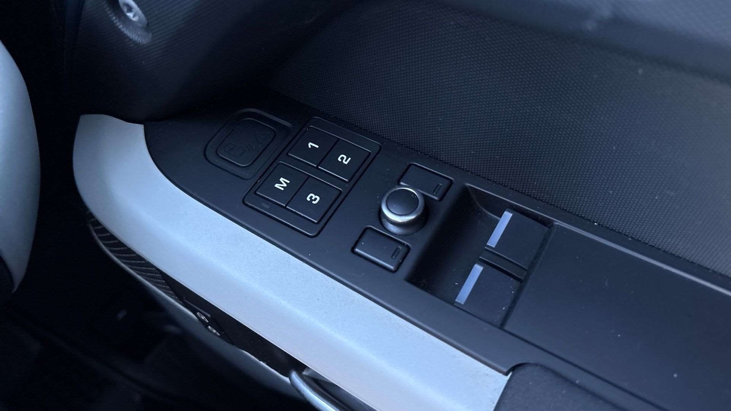 Used Land Rover Defender 110 for sale - 77011036: Photo 25