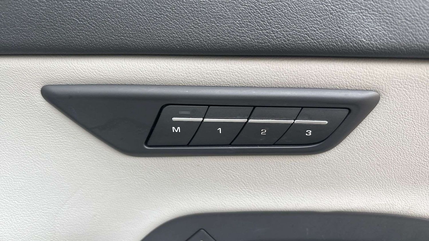 Used Jaguar E-Pace 2021 for sale - 76856928: Photo 24