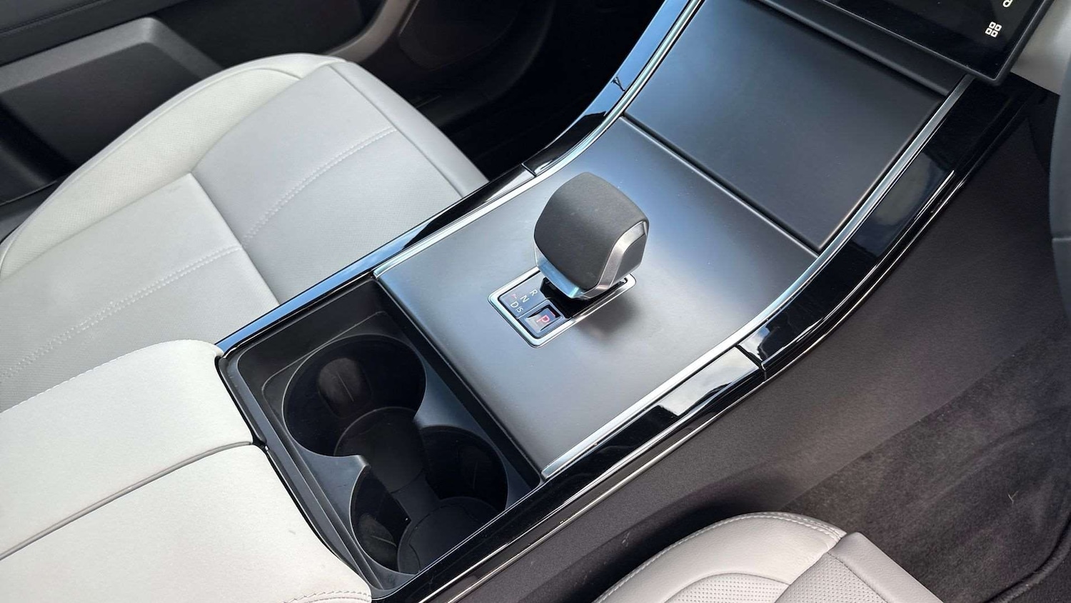 Used Land Rover Range Rover Velar 2023 for sale - 76978779: Photo 13