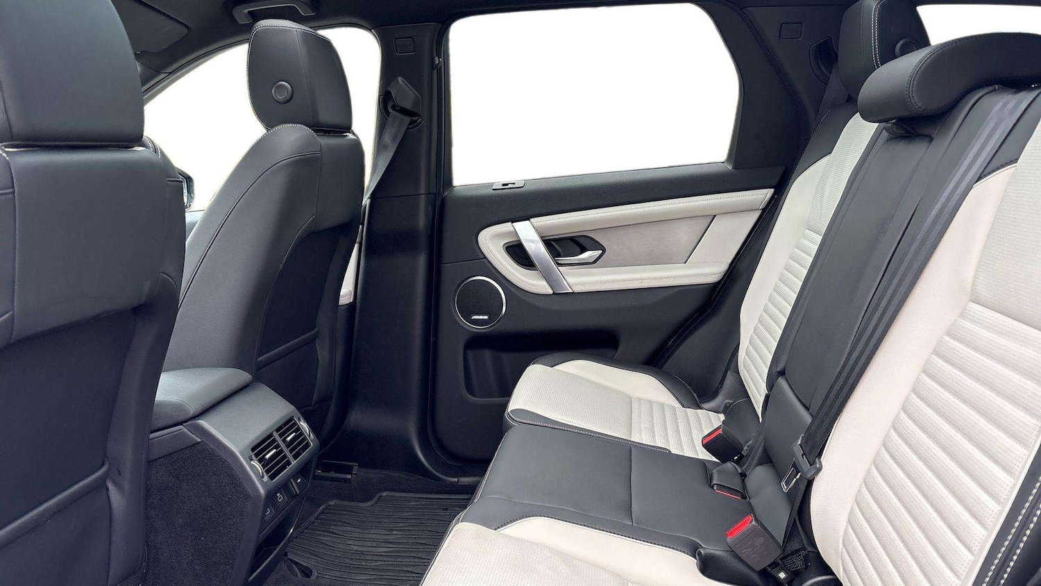 Used Land Rover Discovery Sport 2025 for sale - 76460593: Photo 4