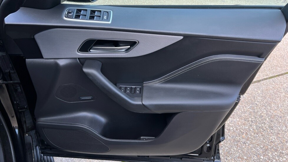 Used Jaguar F-Pace 2018 for sale - 76623514: Photo 30