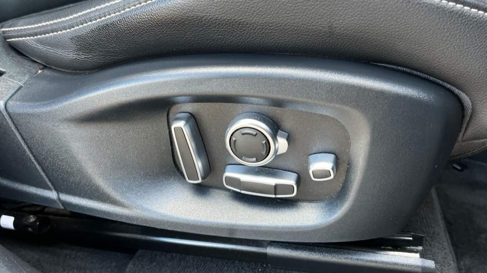 Used Jaguar F-Pace 2018 for sale - 76623514: Photo 32