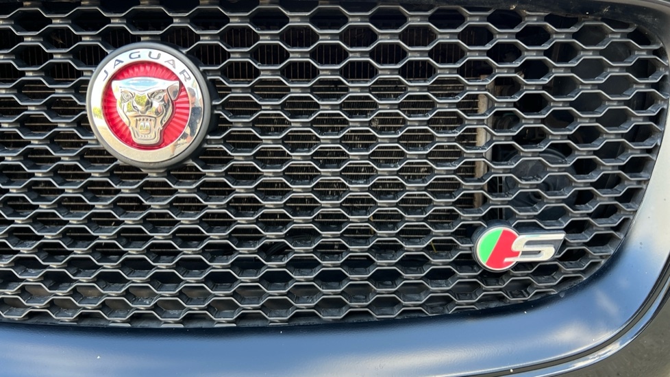 Used Jaguar F-Pace 2018 for sale - 76623514: Photo 61