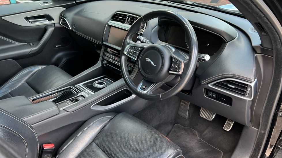 Used Jaguar F-Pace 2018 for sale - 76623514: Photo 9