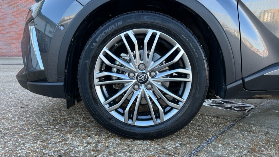 Used Toyota C-HR 2023 for sale - 76623610: Photo 17