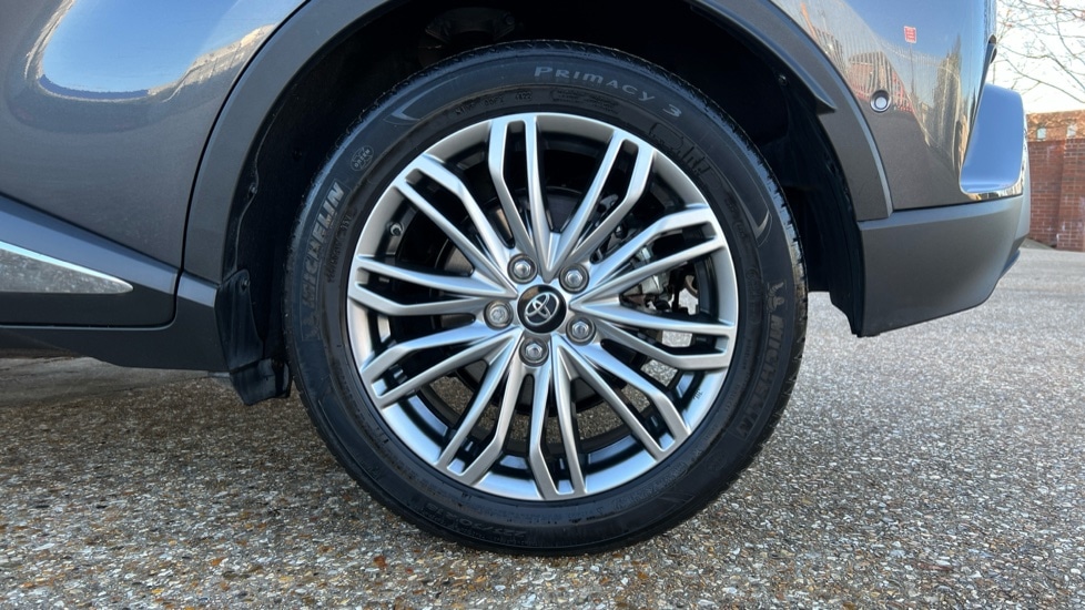 Used Toyota C-HR 2023 for sale - 76623610: Photo 18