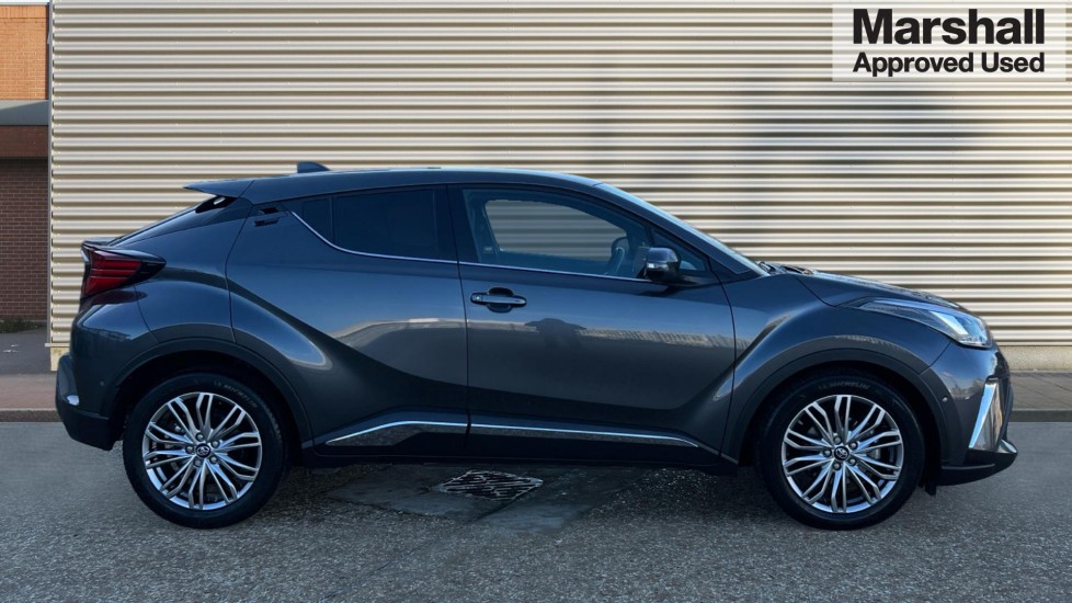 Used Toyota C-HR 2023 for sale - 76623610: Photo 2