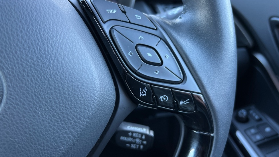 Used Toyota C-HR 2023 for sale - 76623610: Photo 22