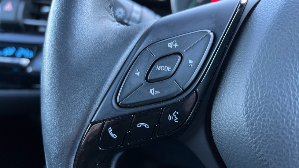 Used Toyota C-HR 2023 for sale - 76623610: Photo 23