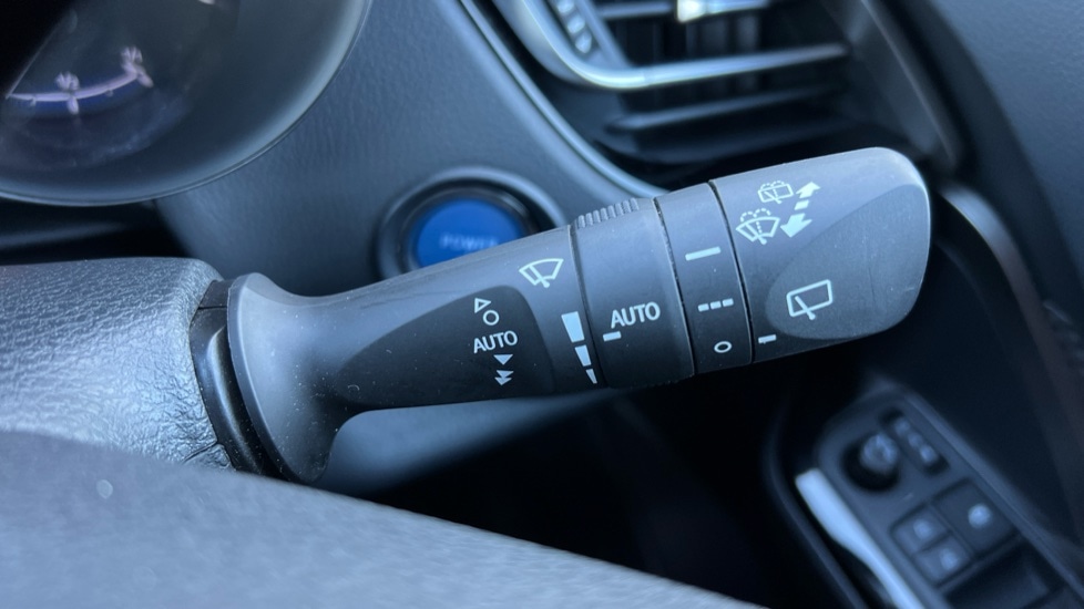 Used Toyota C-HR 2023 for sale - 76623610: Photo 24