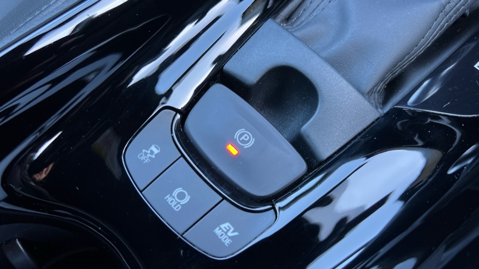 Used Toyota C-HR 2023 for sale - 76623610: Photo 35