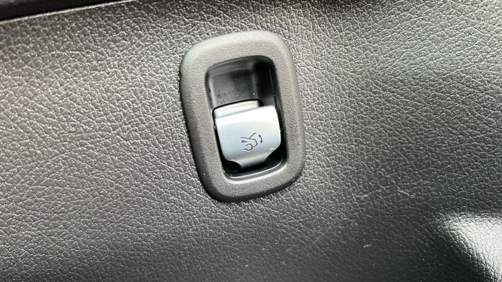 Used Mercedes-Benz C Class 2024 for sale - 76140265: Photo 58