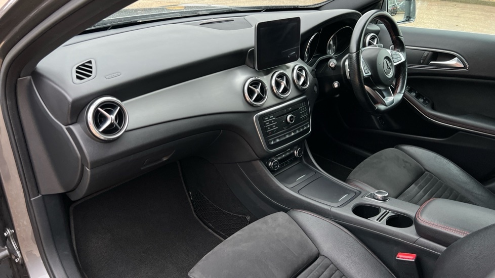 Used Mercedes-Benz GLA 2017 for sale - 76780372: Photo 11