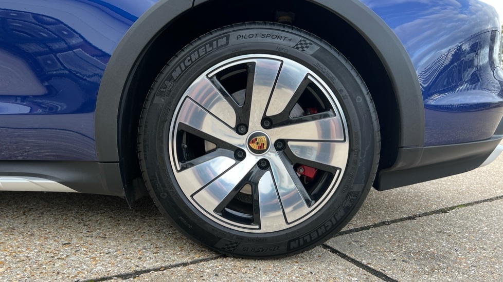 Used Porsche Taycan 2023 for sale - 75934600: Photo 18