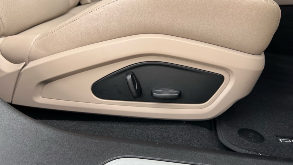 Used Porsche Taycan 2023 for sale - 75934600: Photo 32