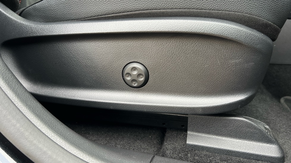 Used Mercedes-Benz EQB 2024 for sale - 76696559: Photo 39