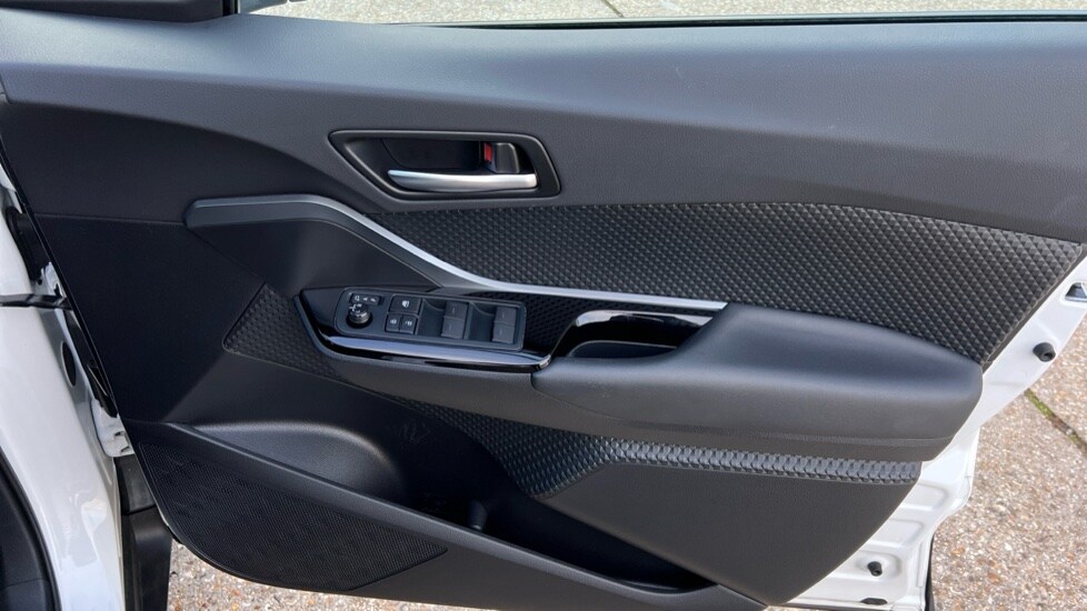 Used Toyota C-HR 2023 for sale - 76586995: Photo 28