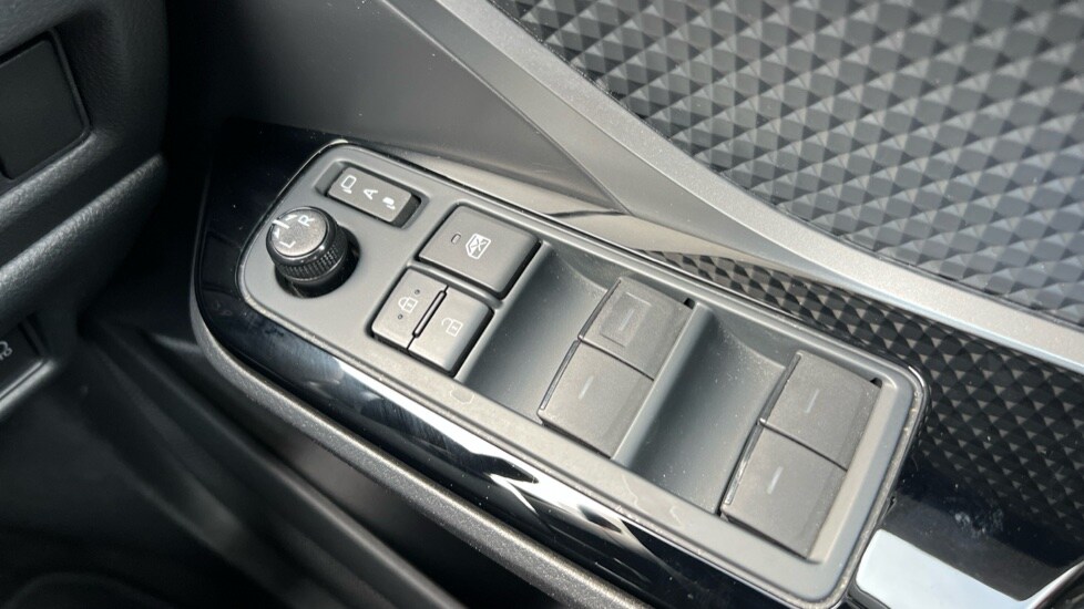 Used Toyota C-HR 2023 for sale - 76586995: Photo 32