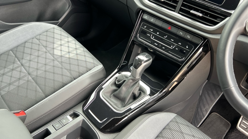 Used Volkswagen T-Roc 2024 for sale - 76297570: Photo 28