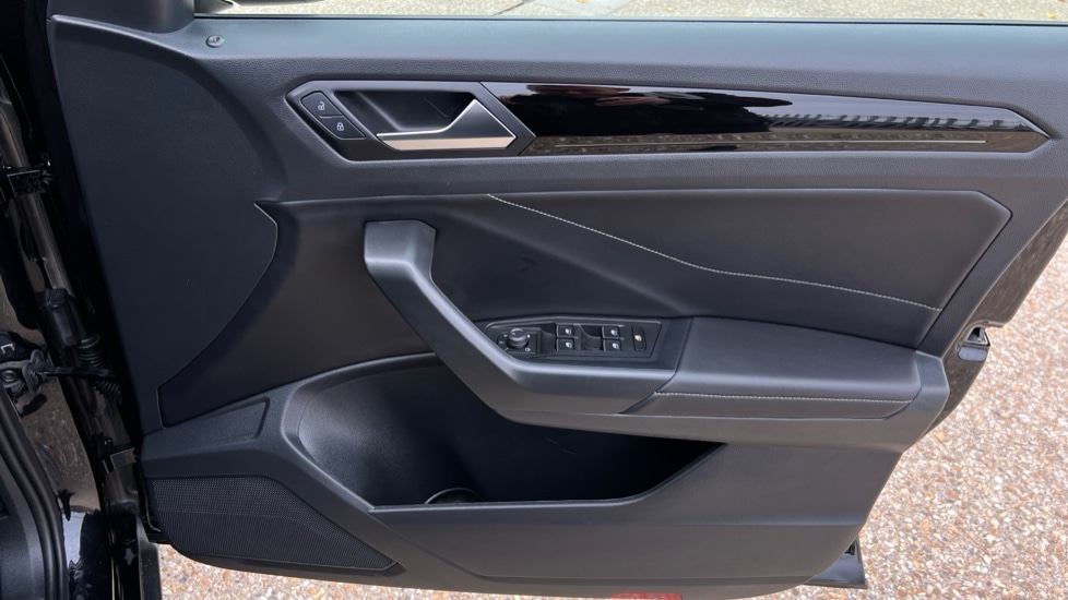 Used Volkswagen T-Roc 2024 for sale - 76297570: Photo 30