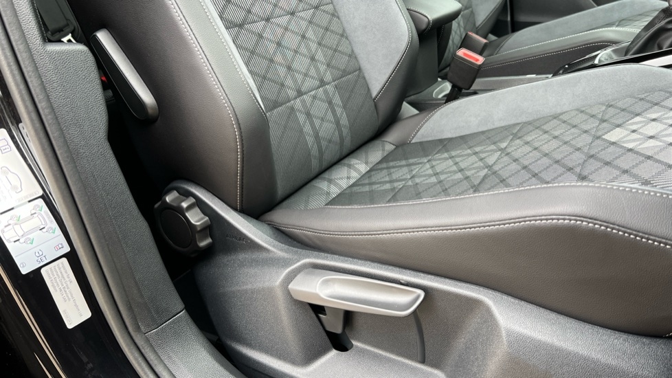 Used Volkswagen T-Roc 2024 for sale - 76297570: Photo 32