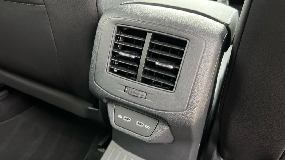 Used Volkswagen T-Roc 2024 for sale - 76297570: Photo 33