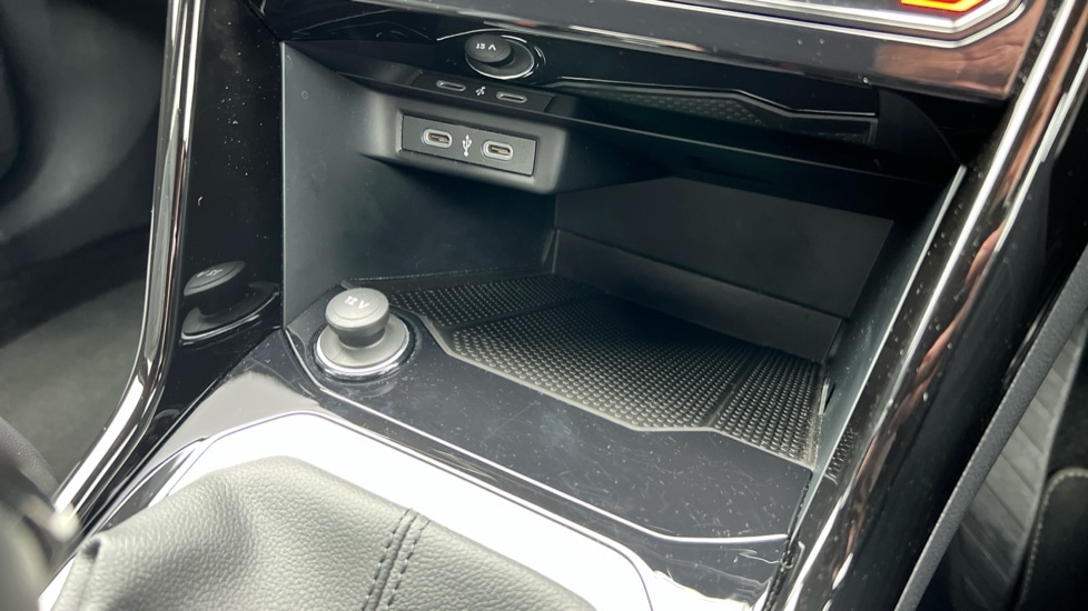 Used Volkswagen T-Roc 2024 for sale - 76297570: Photo 41