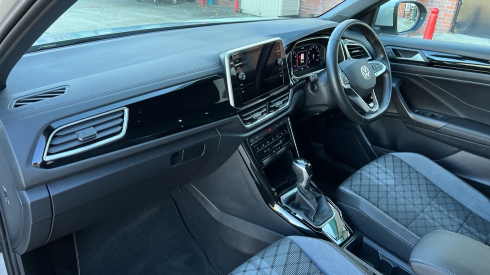 Used Volkswagen T-Roc 2024 for sale - 76297281: Photo 10