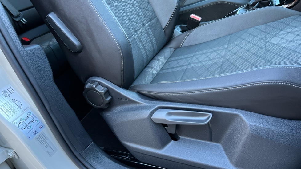 Used Volkswagen T-Roc 2024 for sale - 76297281: Photo 32